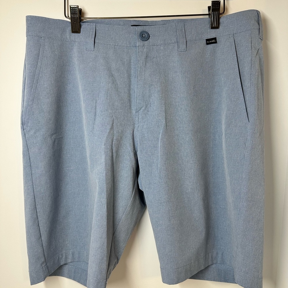 Travis Mathew Mens 34” powder blue golf shorts in gently used condition.